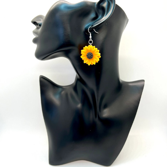 Sun Flower Earrings - Daisy Earrings - Spring Earrings - Summer Earrings - Picture 6 of 7
